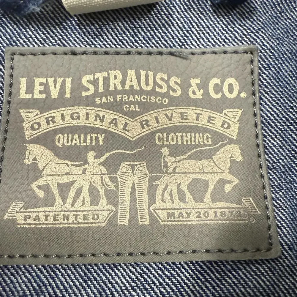 Levi's Women’s Small Denim Jacket Small - Picture 3 of 8
